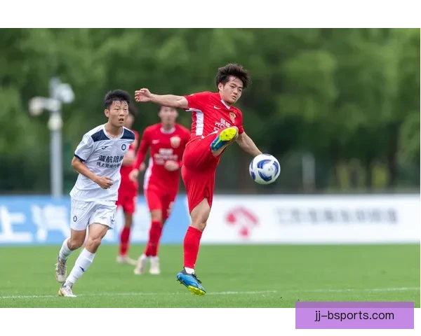 萨尔法在主场边路突破精准助攻引领全场高潮 萨尔法在主场边路突破精准助攻引领全场高潮
